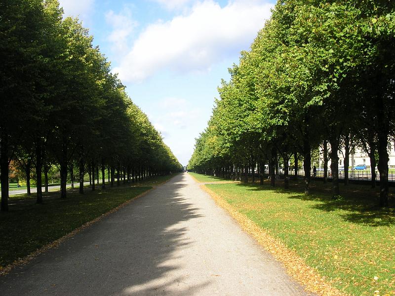 Herrenhaeuser Garten Allee .JPG